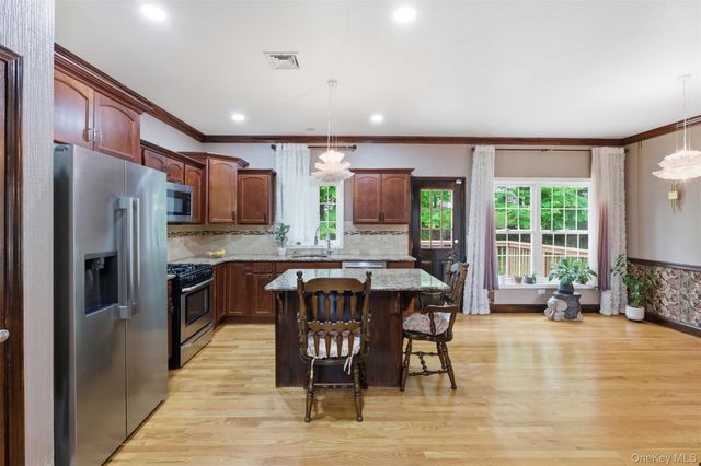10 Village Gate Way, Monroe, NY 10950