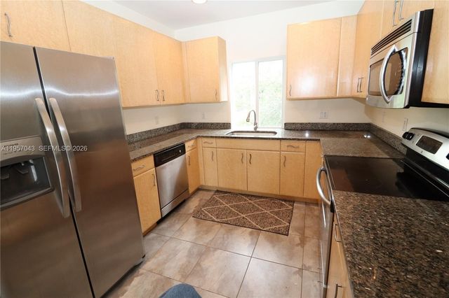 609 NE 28th St 3, Wilton Manors, FL 33334