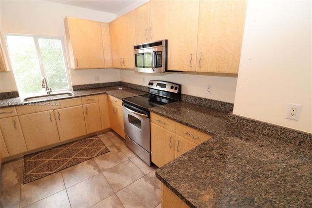 609 NE 28th St 3, Wilton Manors, FL 33334