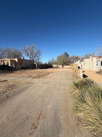 207 Richmond Drive SE, Albuquerque, NM 87106