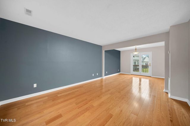 1725 West Lakeview Drive 70, Johnson City, TN 37601