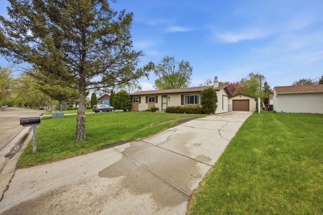 434 Dale Avenue, Moorhead, MN 56560