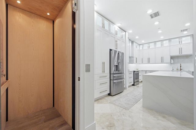 2601 NE 32nd Avenue, Fort Lauderdale, FL 33308