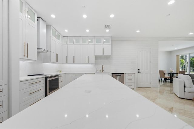 2601 NE 32nd Avenue, Fort Lauderdale, FL 33308