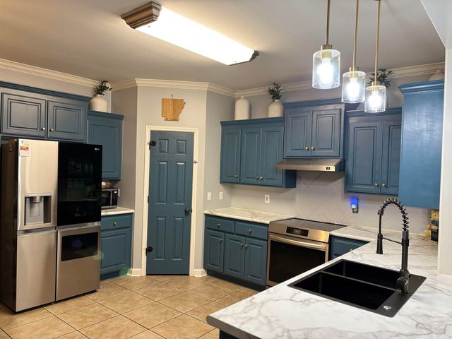 6 Ozark Drive, Maumelle, AR 72113