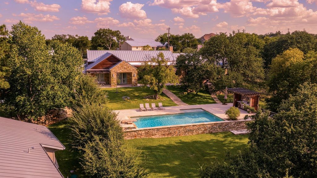 3504 Pack Saddle DR, Horseshoe Bay, TX 78657