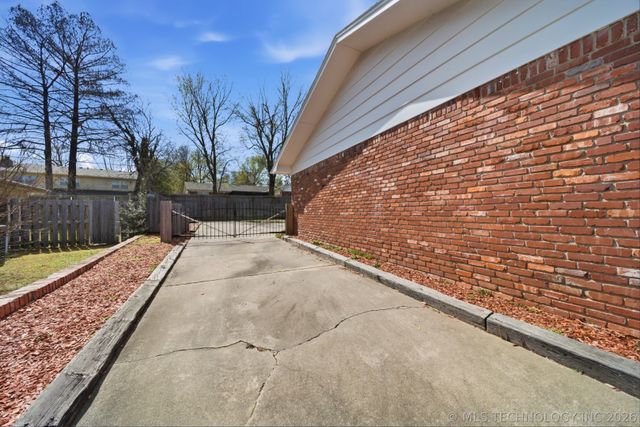 5728 E 62nd Street, Tulsa, OK 74136