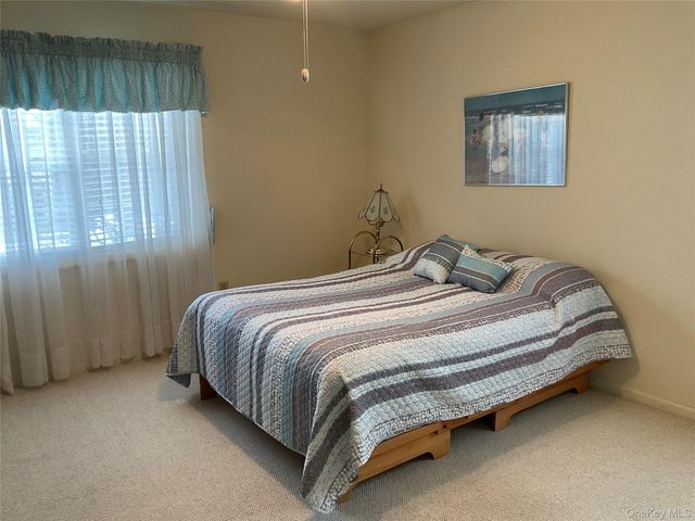 17 Tall Tree Lane, Poughkeepsie, NY 12601