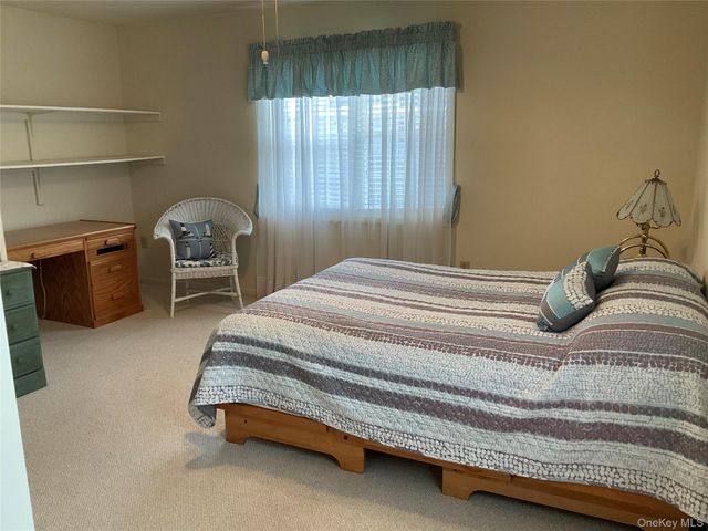 17 Tall Tree Lane, Poughkeepsie, NY 12601