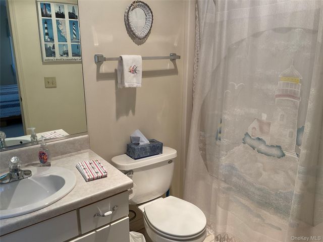 17 Tall Tree Lane, Poughkeepsie, NY 12601