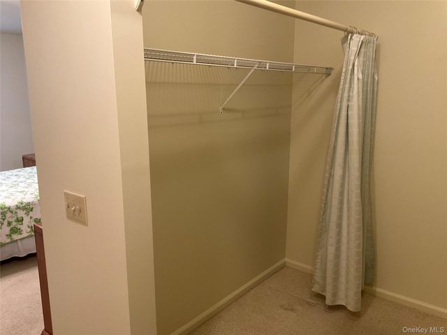 17 Tall Tree Lane, Poughkeepsie, NY 12601