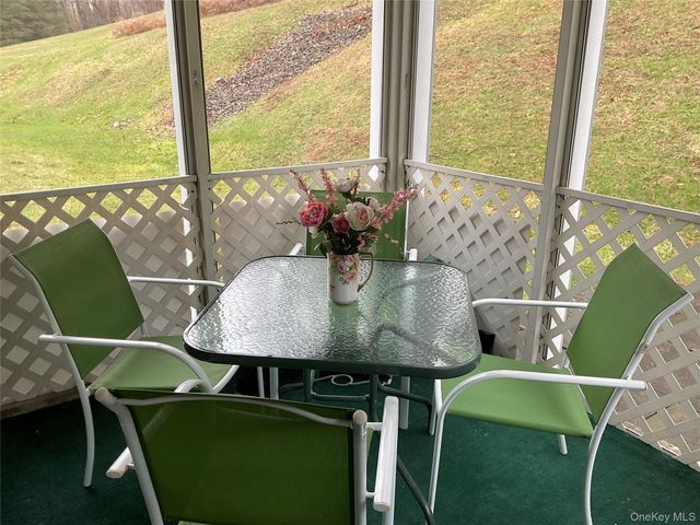 17 Tall Tree Lane, Poughkeepsie, NY 12601