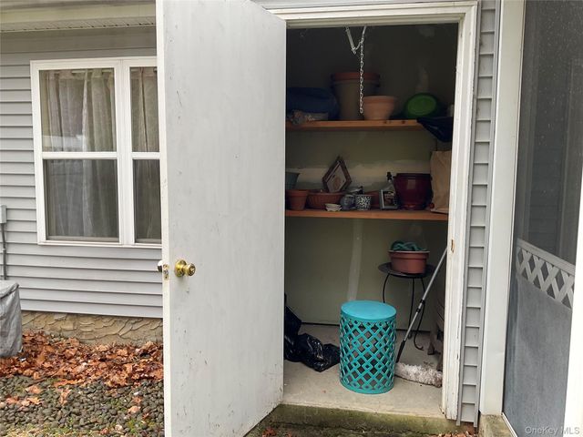 17 Tall Tree Lane, Poughkeepsie, NY 12601