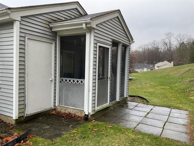 17 Tall Tree Lane, Poughkeepsie, NY 12601