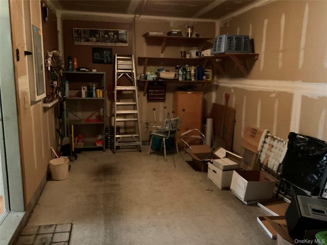 17 Tall Tree Lane, Poughkeepsie, NY 12601