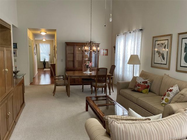 17 Tall Tree Lane, Poughkeepsie, NY 12601