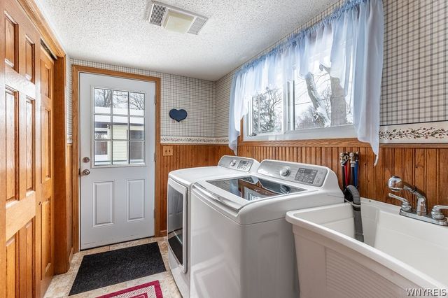 1715 Eddy Drive, North Tonawanda, NY 14120