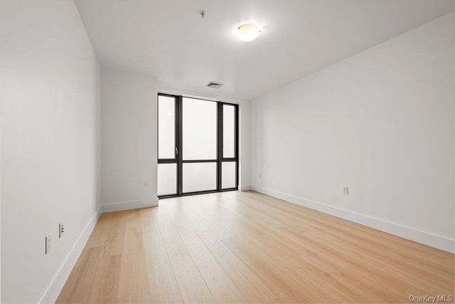 701 Ridge Hill Boulevard 8E, Yonkers, NY 10710