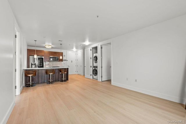 701 Ridge Hill Boulevard 8E, Yonkers, NY 10710