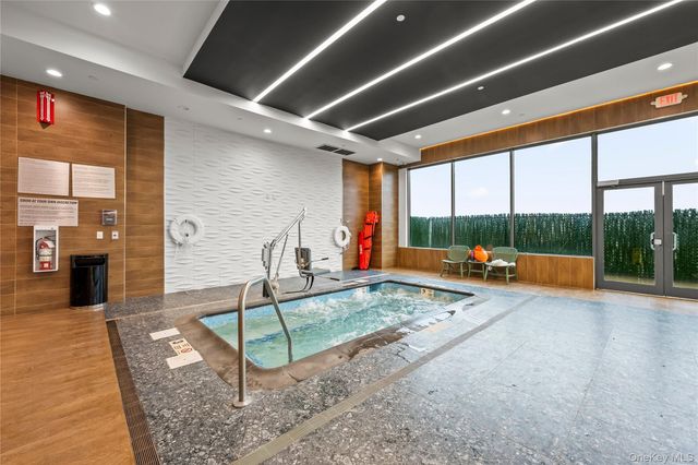 701 Ridge Hill Boulevard 8E, Yonkers, NY 10710