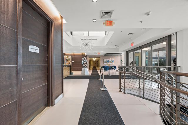 701 Ridge Hill Boulevard 8E, Yonkers, NY 10710