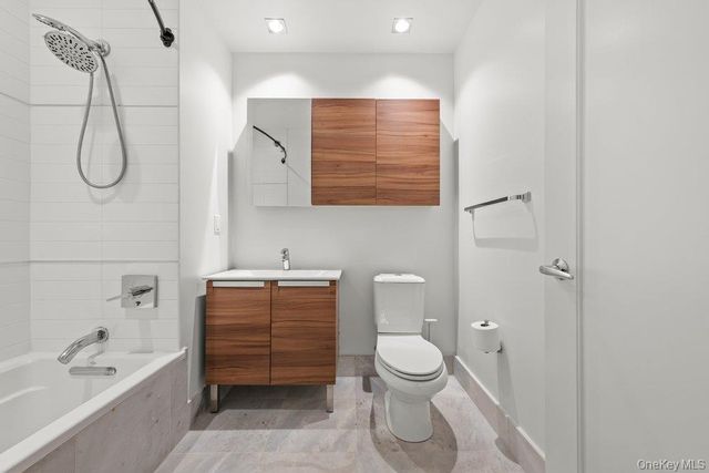 701 Ridge Hill Boulevard 8E, Yonkers, NY 10710