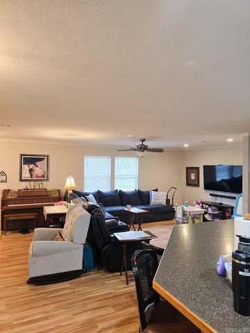 1103 Magnolia Ave, Mena, AR 71953