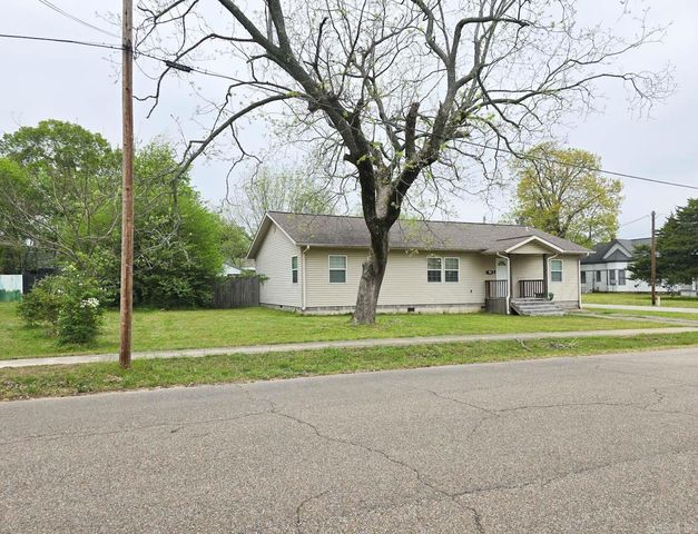 1103 Magnolia Ave, Mena, AR 71953