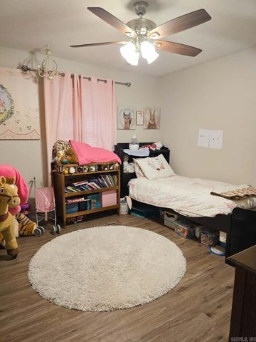 1103 Magnolia Ave, Mena, AR 71953