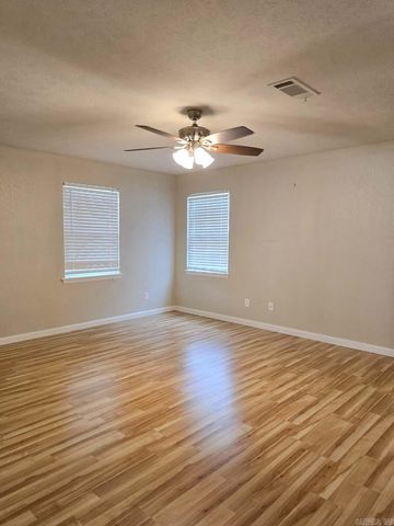 1103 Magnolia Ave, Mena, AR 71953