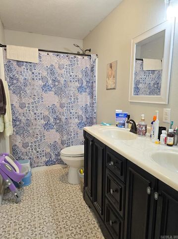 1103 Magnolia Ave, Mena, AR 71953