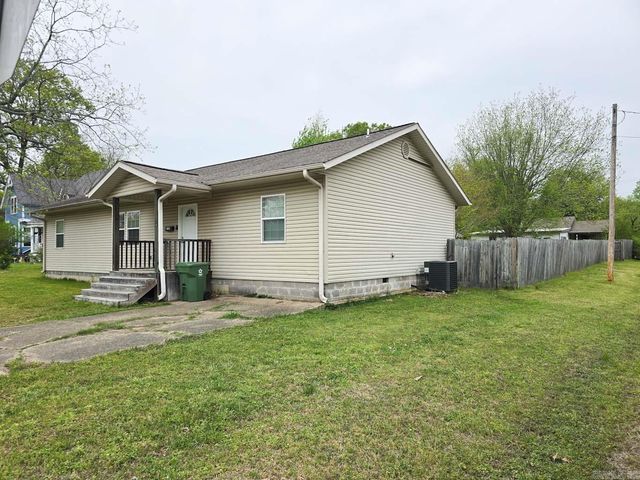 1103 Magnolia Ave, Mena, AR 71953