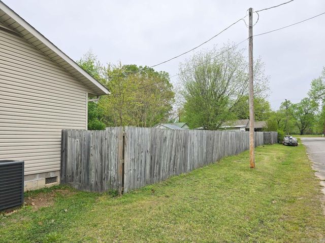 1103 Magnolia Ave, Mena, AR 71953