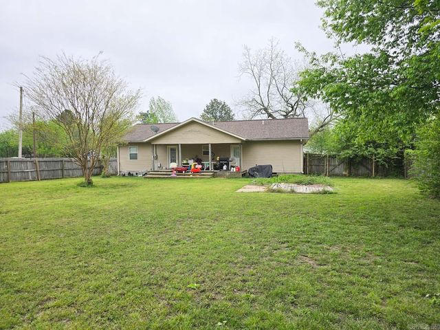 1103 Magnolia Ave, Mena, AR 71953