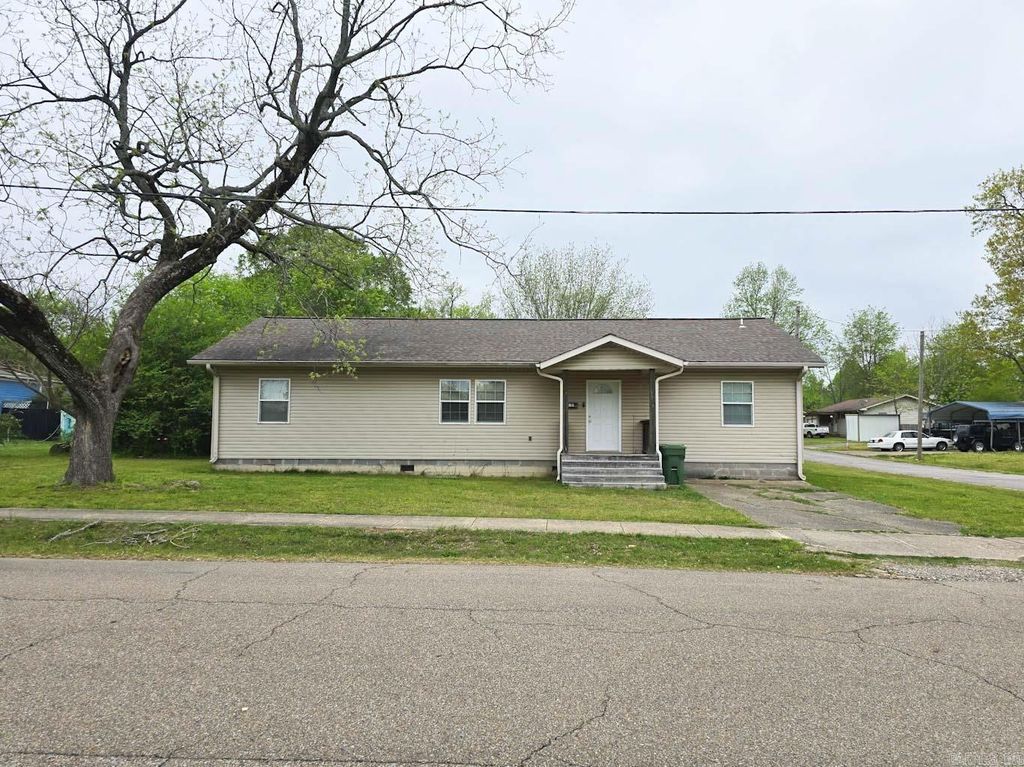 1103 Magnolia Ave, Mena, AR 71953