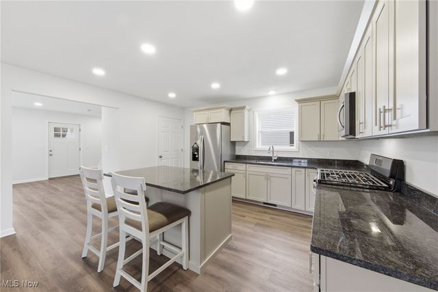 1337 Leonora Avenue, Akron, OH 44305