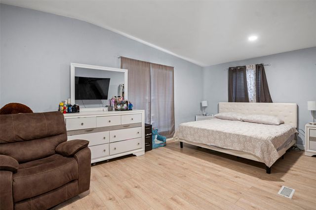 2061 Road 5100, Cleveland, TX 77327