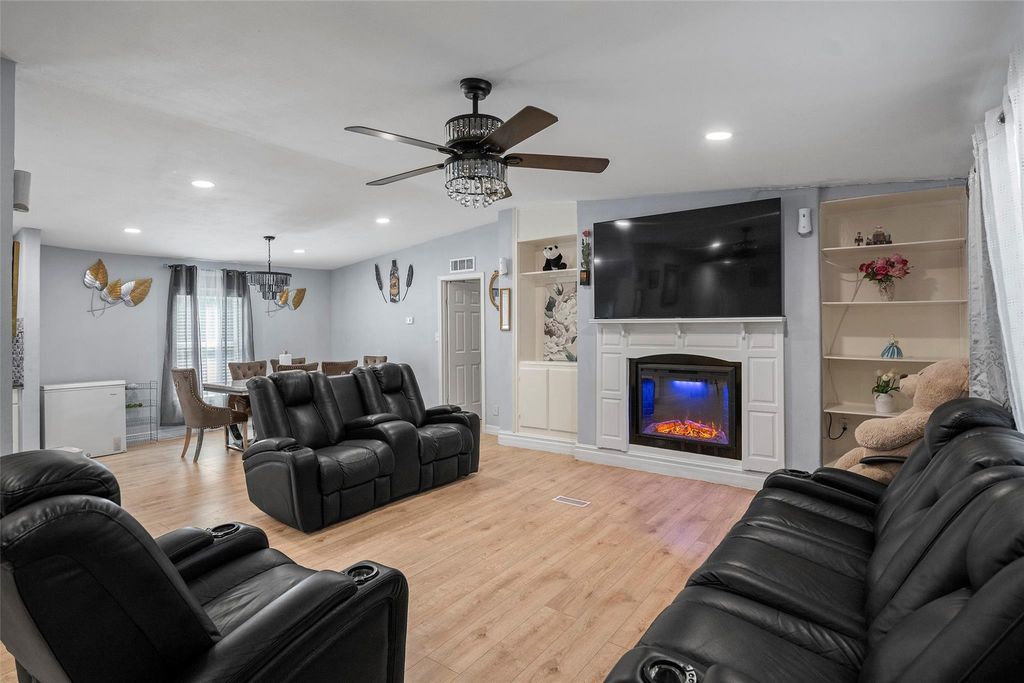 2061 Road 5100, Cleveland, TX 77327