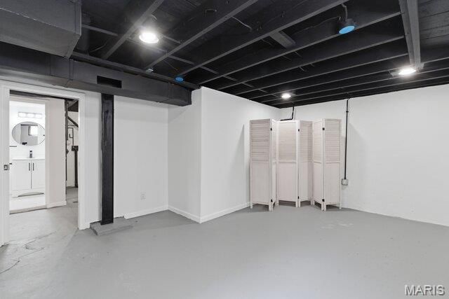 8524 Richard Avenue, University City, MO 63132