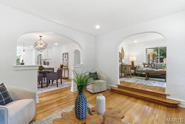 8524 Richard Avenue, University City, MO 63132