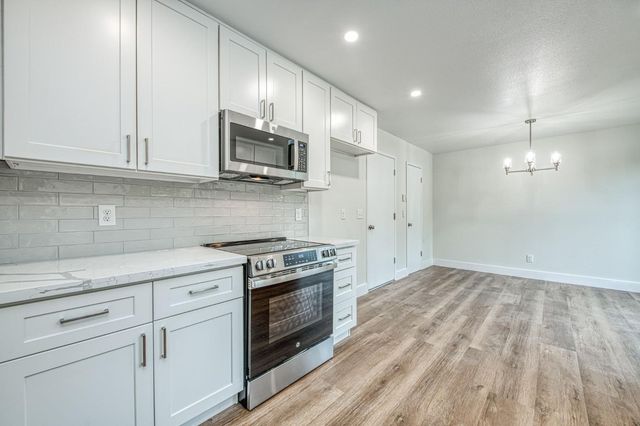 2058 W Vartikian Avenue, Fresno, CA 93711