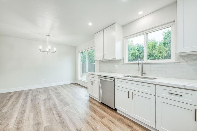 2058 W Vartikian Avenue, Fresno, CA 93711