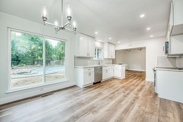 2058 W Vartikian Avenue, Fresno, CA 93711