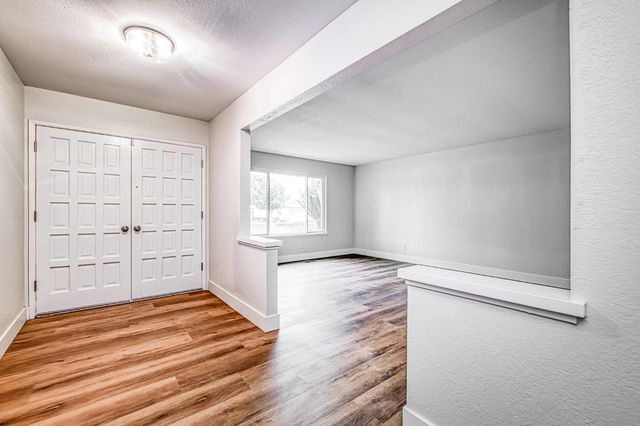 2058 W Vartikian Avenue, Fresno, CA 93711