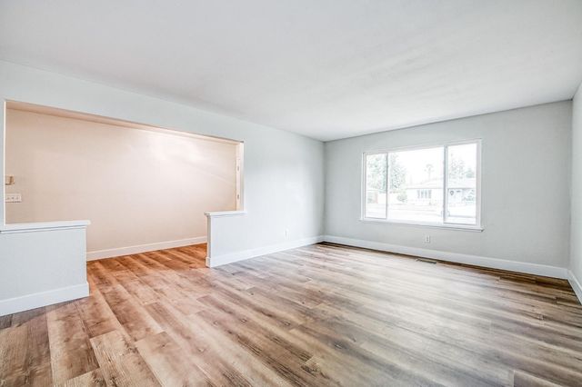 2058 W Vartikian Avenue, Fresno, CA 93711