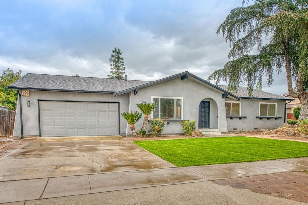 2058 W Vartikian Avenue, Fresno, CA 93711