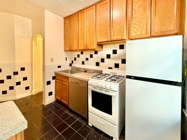 26 Chiswick Rd 6, Boston, MA 02135