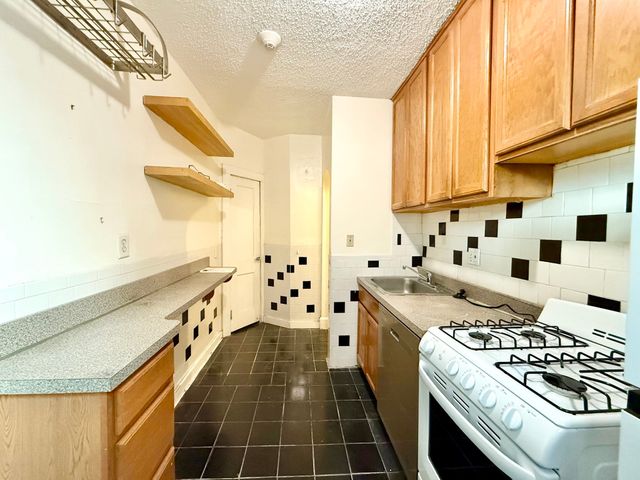 26 Chiswick Rd 6, Boston, MA 02135