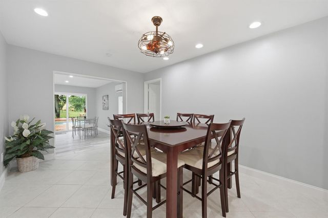 8386 Shadow Wood Boulevard, Coral Springs, FL 33071