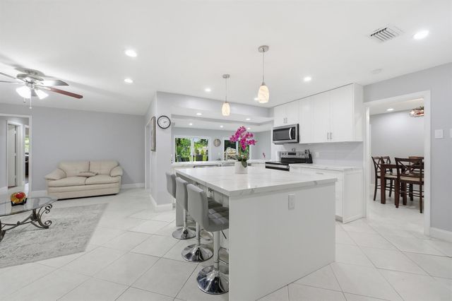 8386 Shadow Wood Boulevard, Coral Springs, FL 33071